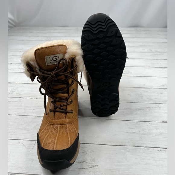 UGG Women’s Adirondack III Winter Sheepskin Boots Size 9 - Picture 4 of 12